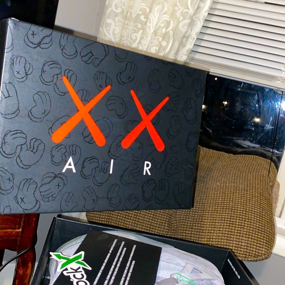 JORDAN 4 X KAWS (GREY) - Picture 1 of 10